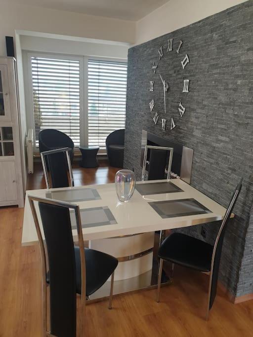 Mezonetovy Apartman V Centre Novej Dubnice Ilava Exterior foto